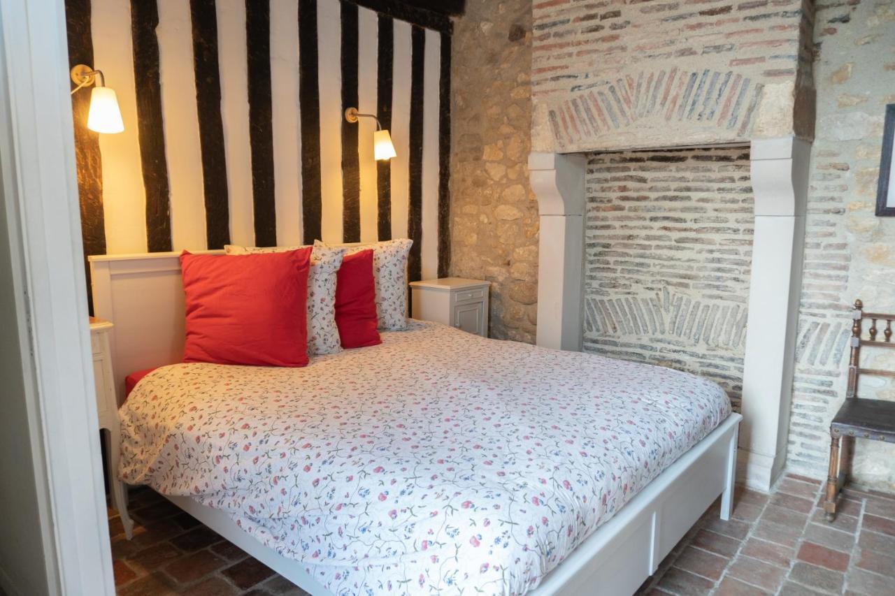 Appartement Meneau Ла-Шарите-сюр-Луар Экстерьер фото